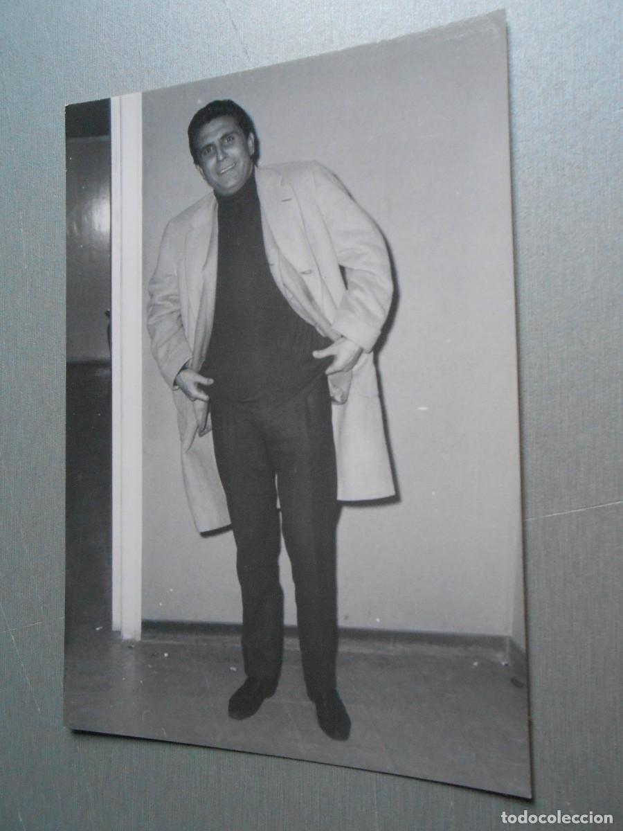 Fotos de cantantes: FOTO de - GILBERT BECAUD - de 10,5 x 15 cms.