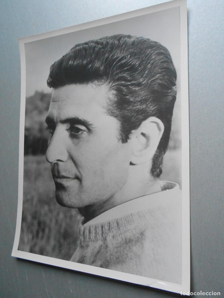 Fotos de cantantes: FOTO de - GILBERT BECAUD - de 18 x 24 cms.