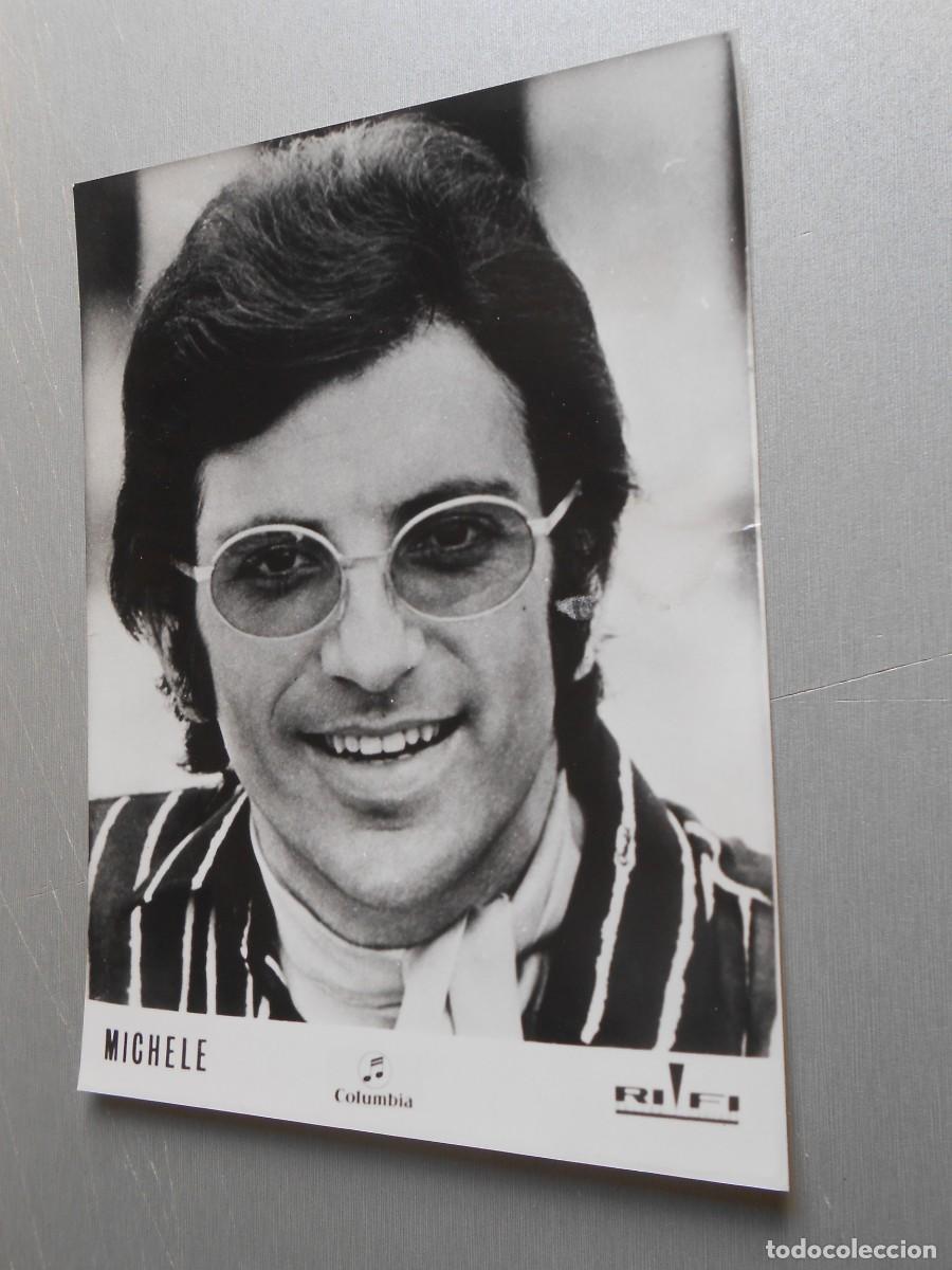 Photos de Chanteurs et Chanteuses: FOTO de - MICHELE - de 13 x 18 cms.