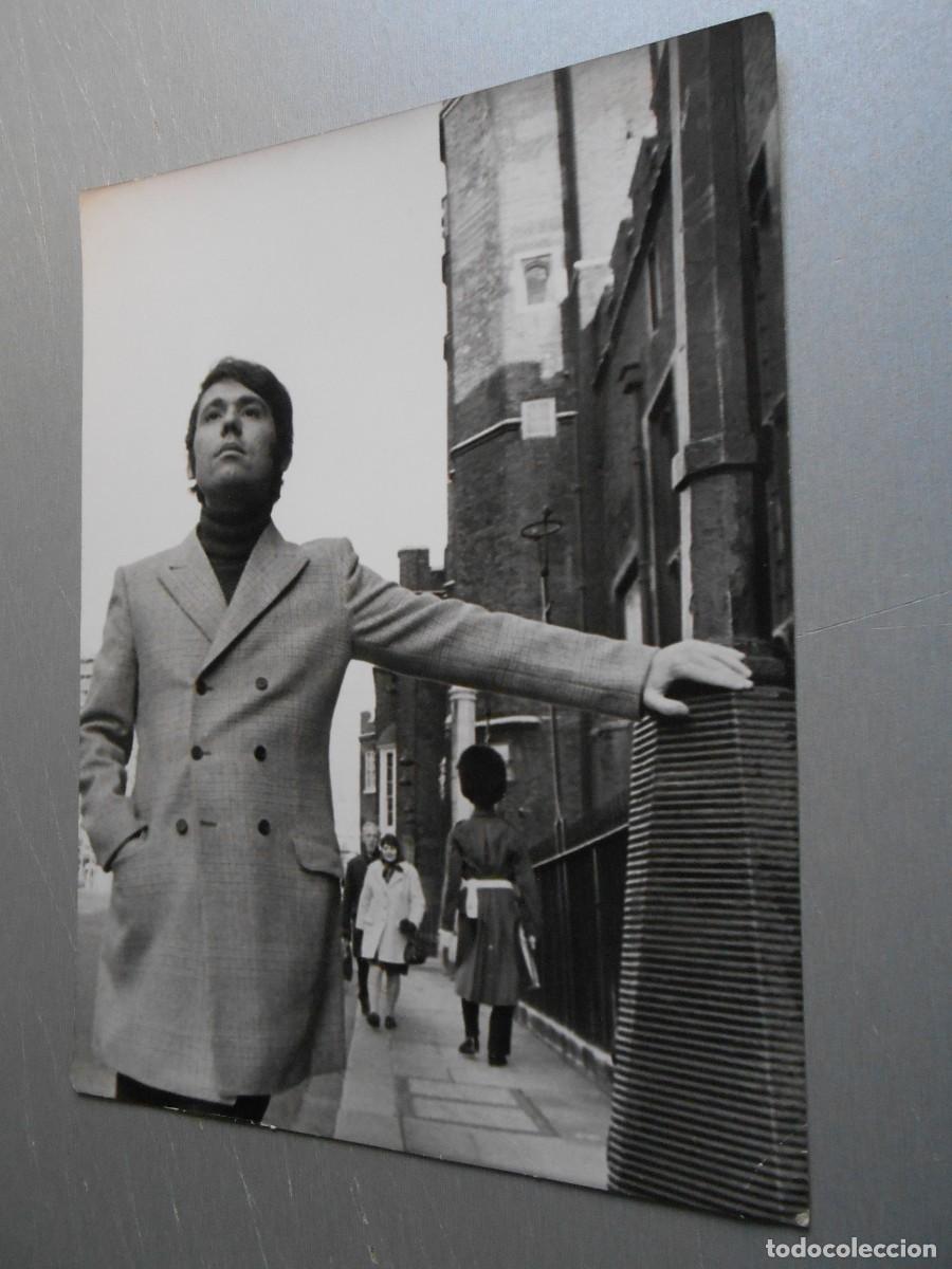 Fotos de cantantes: FOTO de - RAPHAEL - de 18 x 24 cms.