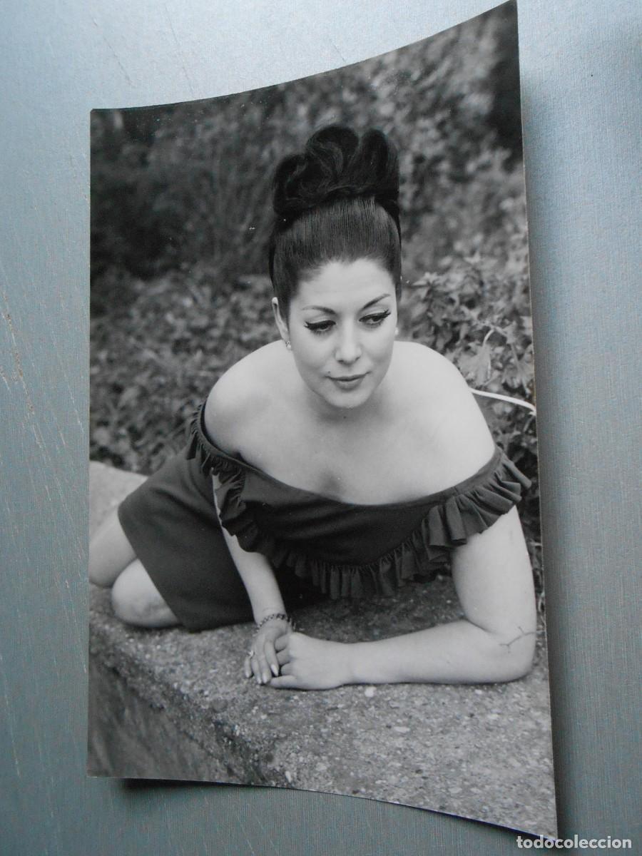 Photos de Chanteurs et Chanteuses: FOTO de - CARMEN JARA - de 12 x 18 cms.