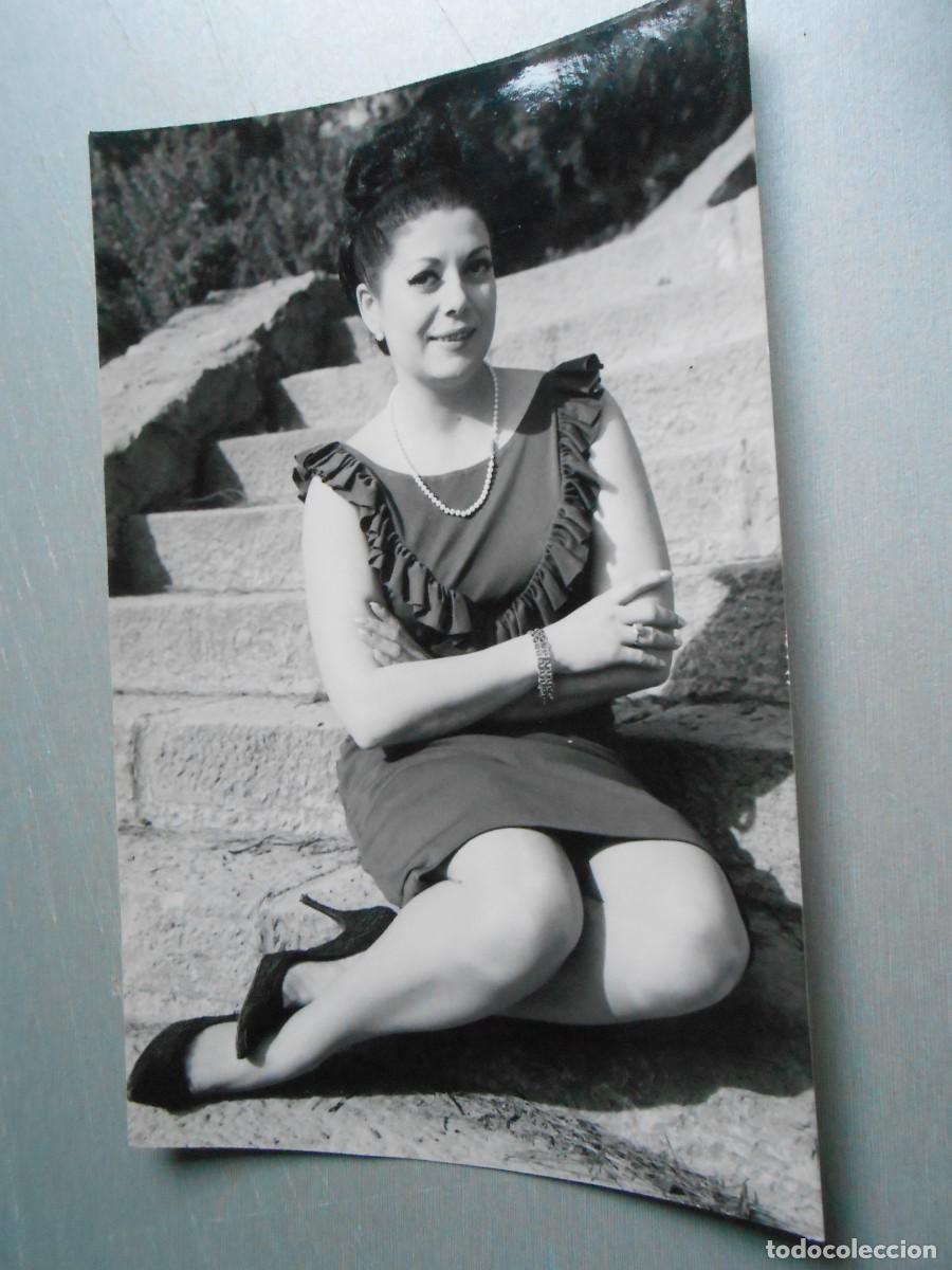 Photos de Chanteurs et Chanteuses: FOTO de - CARMEN JARA - de 12 x 18 cms.