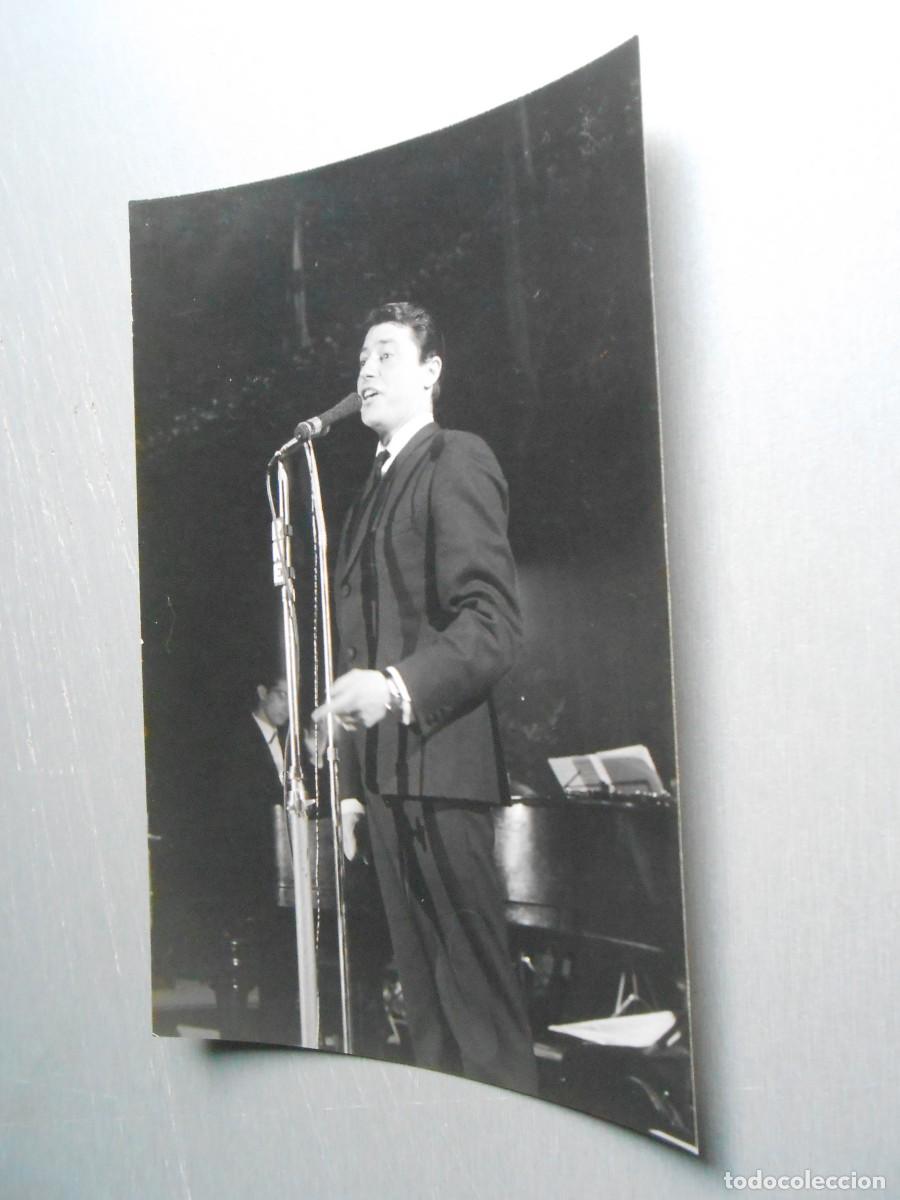 Fotos de cantantes: FOTO de - TITO MORA - de 11,5 x 18 cms.