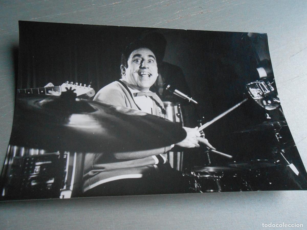Fotos von Musikern: FOTO de - de la Pel&iacute;cula &rdquo;LA TIA DE CARLOS EN MINI FALDA&rdquo; - de 18 x 12 cms.