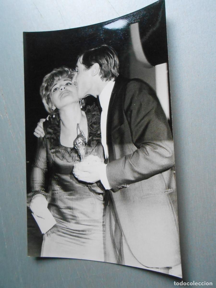 Fotos de cantantes: FOTO de - MOCHI con ADRIANGELA - de 12 x 18 cms.