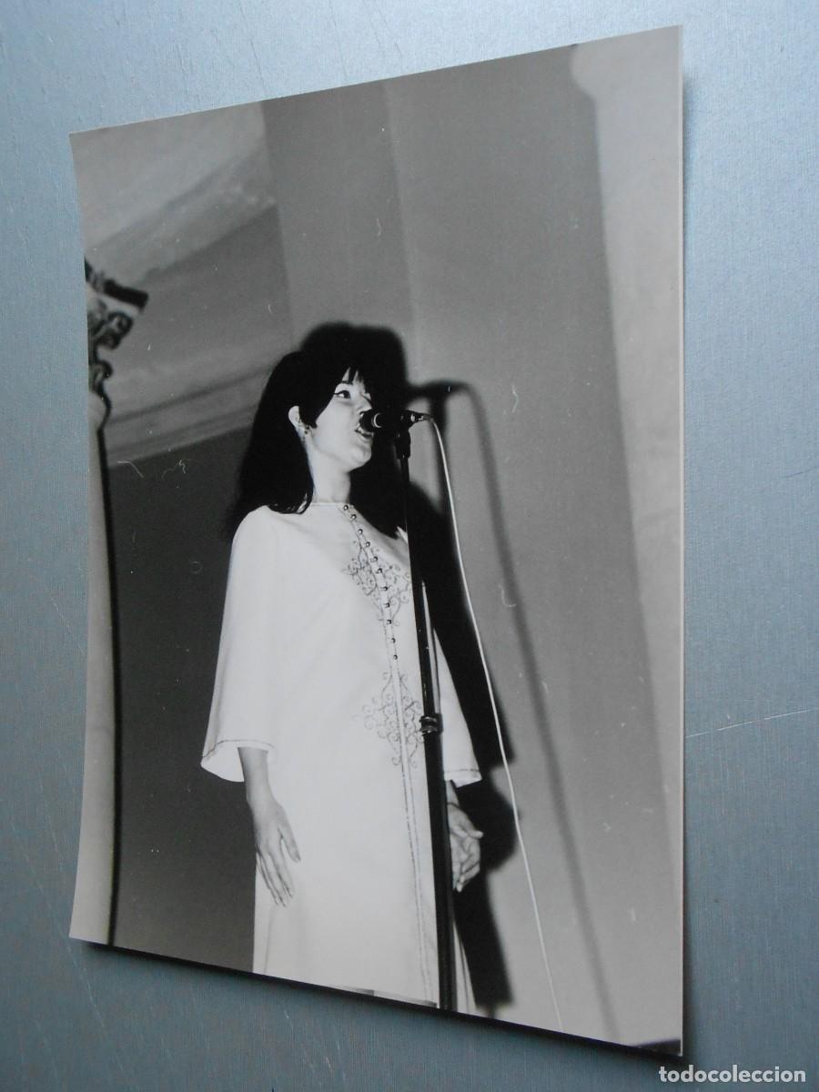 Photos of Singers: FOTO de - CRISTINA de LOS STOP - de 15 x 21 cms.