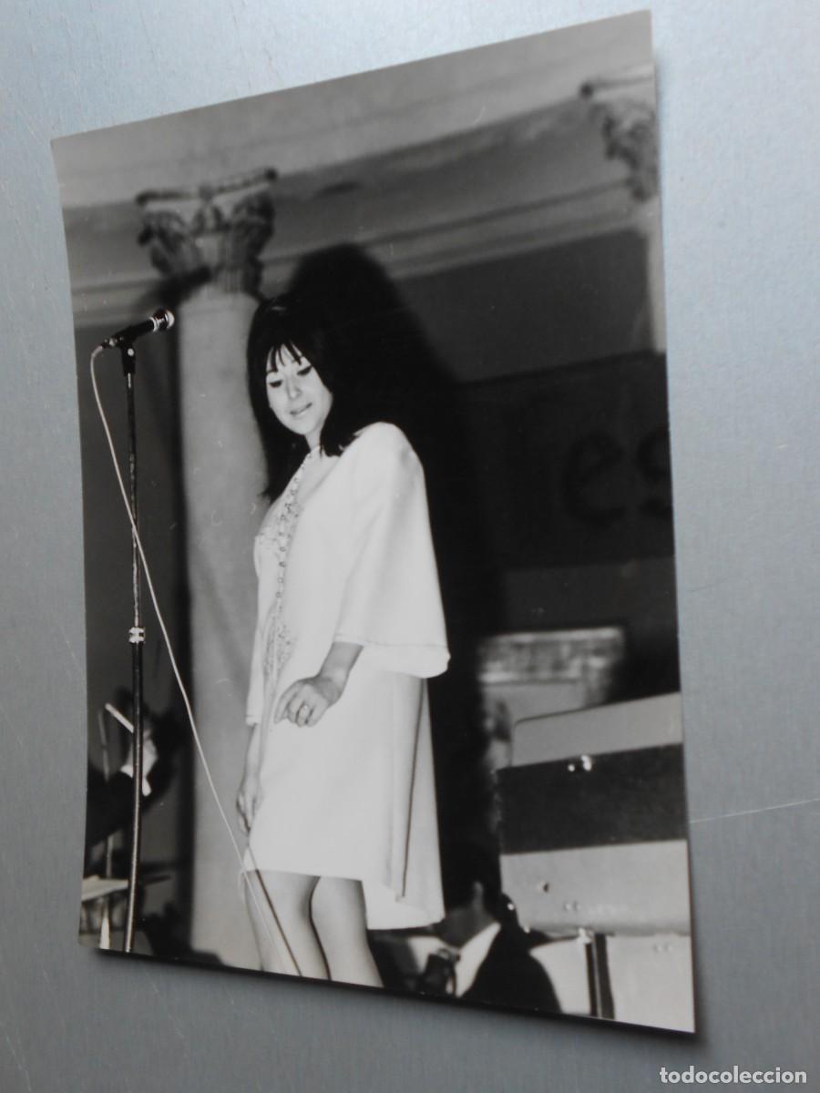 Photos of Singers: FOTO de - CRISTINA de LOS STOP - de 15 x 21 cms.