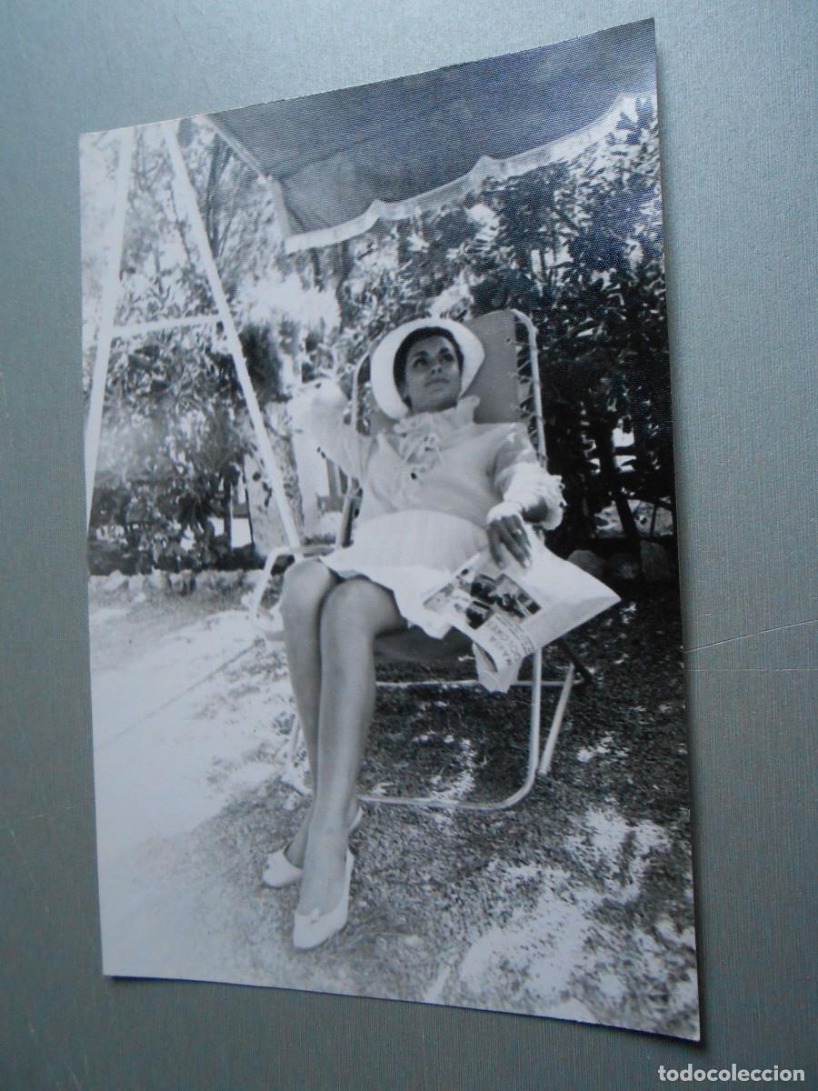 Fotos de cantantes: FOTO de - MARIA DOLORES - de 12 x 18 cms.