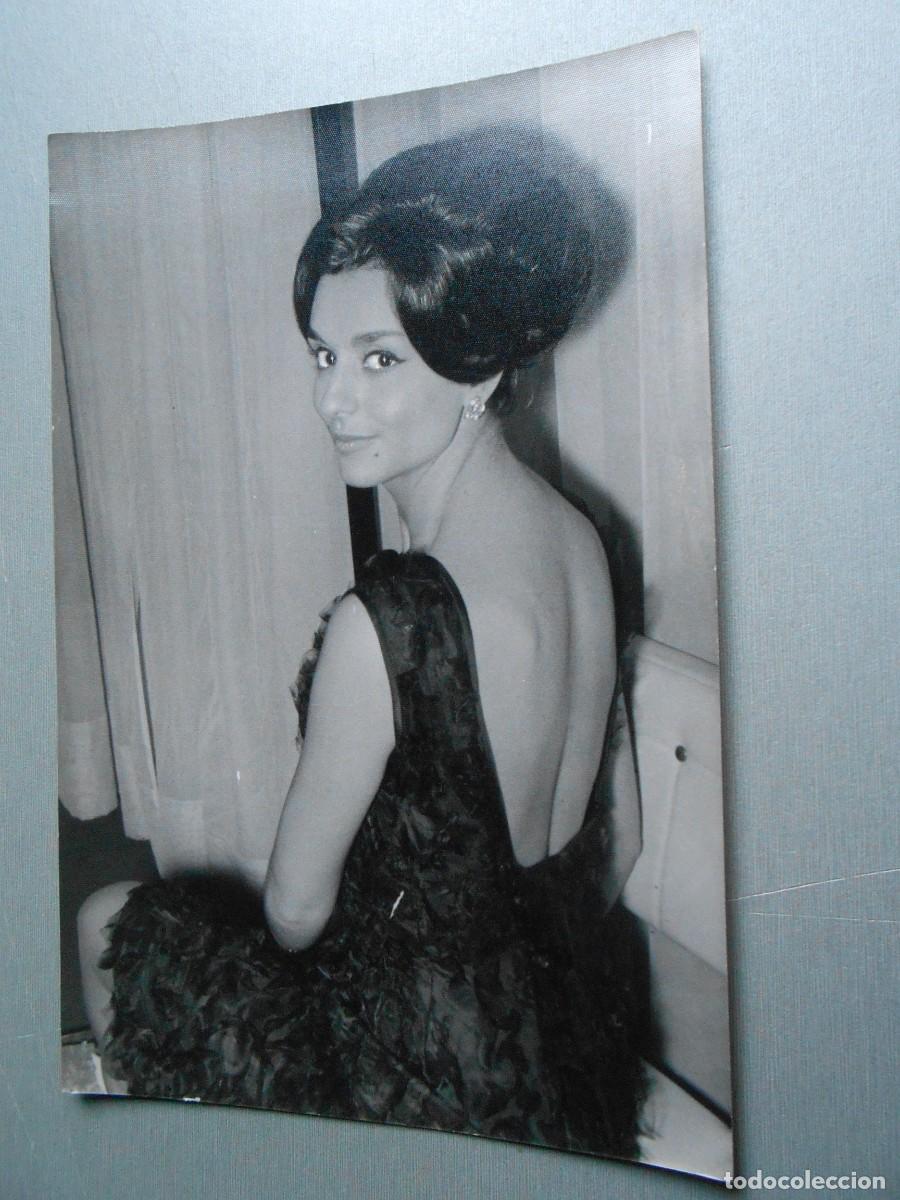 Fotos de cantantes: FOTO de - MARIA DOLORES - de 12 x 18 cms.