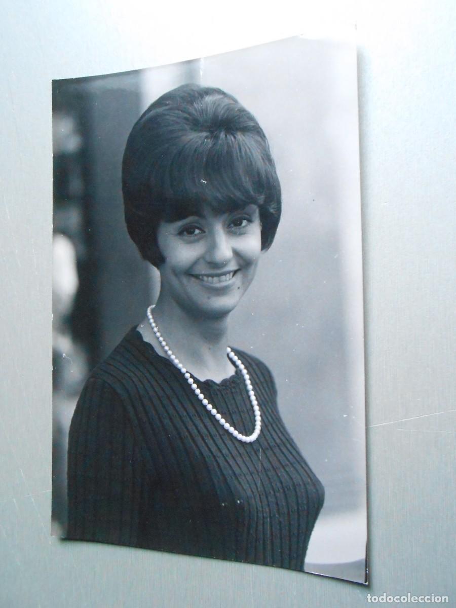 Fotos de cantantes: FOTO de - MARIA DOLORES - de 12 x 18 cms.