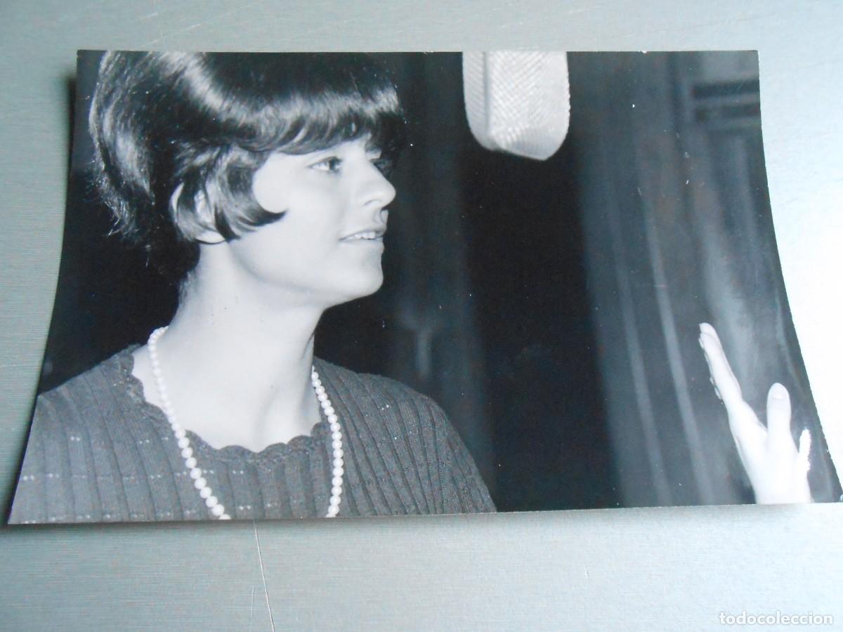 Fotos de cantantes: FOTO de - MARIA DOLORES - de 18 x 12 cms.
