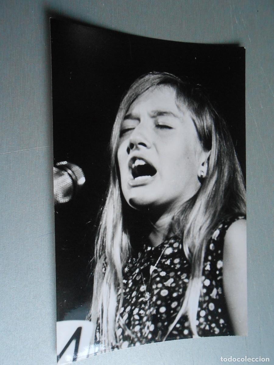 Fotos de cantantes: FOTO de - ALICIA GRANADOS - de 11,5 x 18 cms.