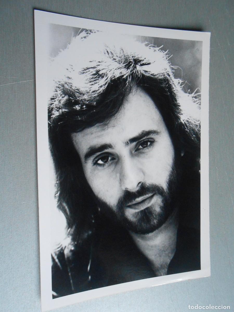Fotos de cantantes: FOTO de - EMILIO JOS&Eacute; - de 12 x 18 cms.