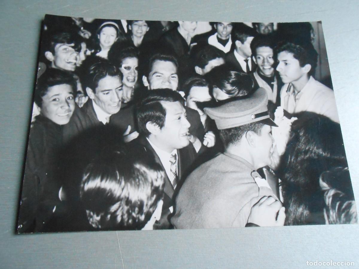 Fotos de cantantes: FOTO de - ARMANDO MANZANERO (M&eacute;xico) - de 17,5 x 13 cms.