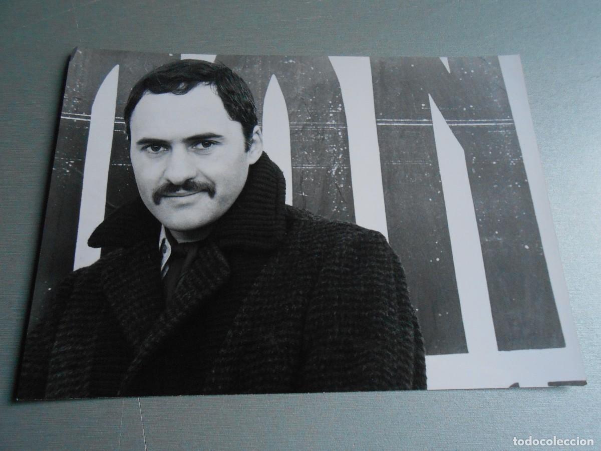 Fotos de cantantes: FOTO de - LALO - de 18 x 12,5 cms.