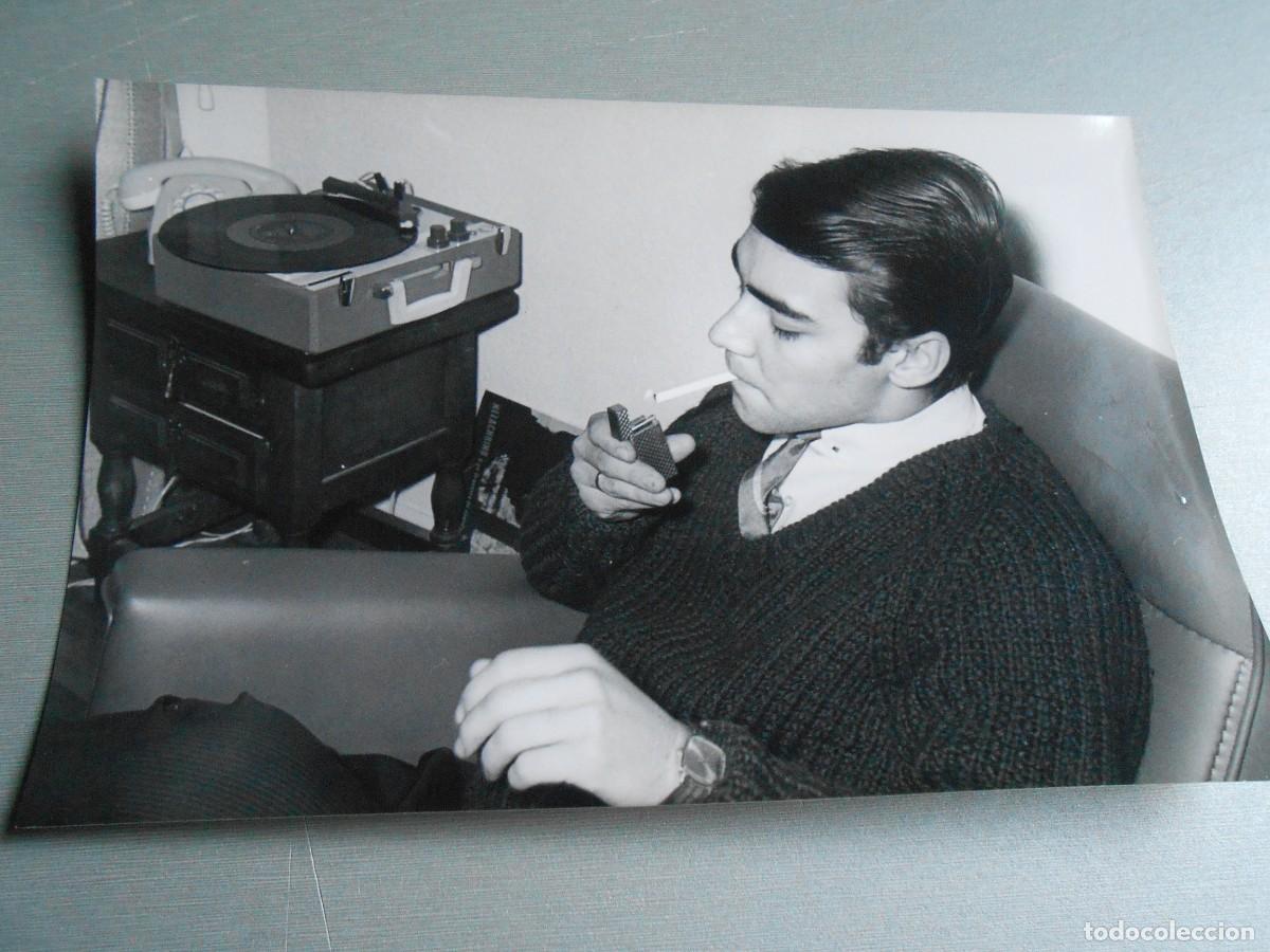 Fotos de cantantes: FOTO de - TONY ESCUDERO - de 18 x 12 cms.
