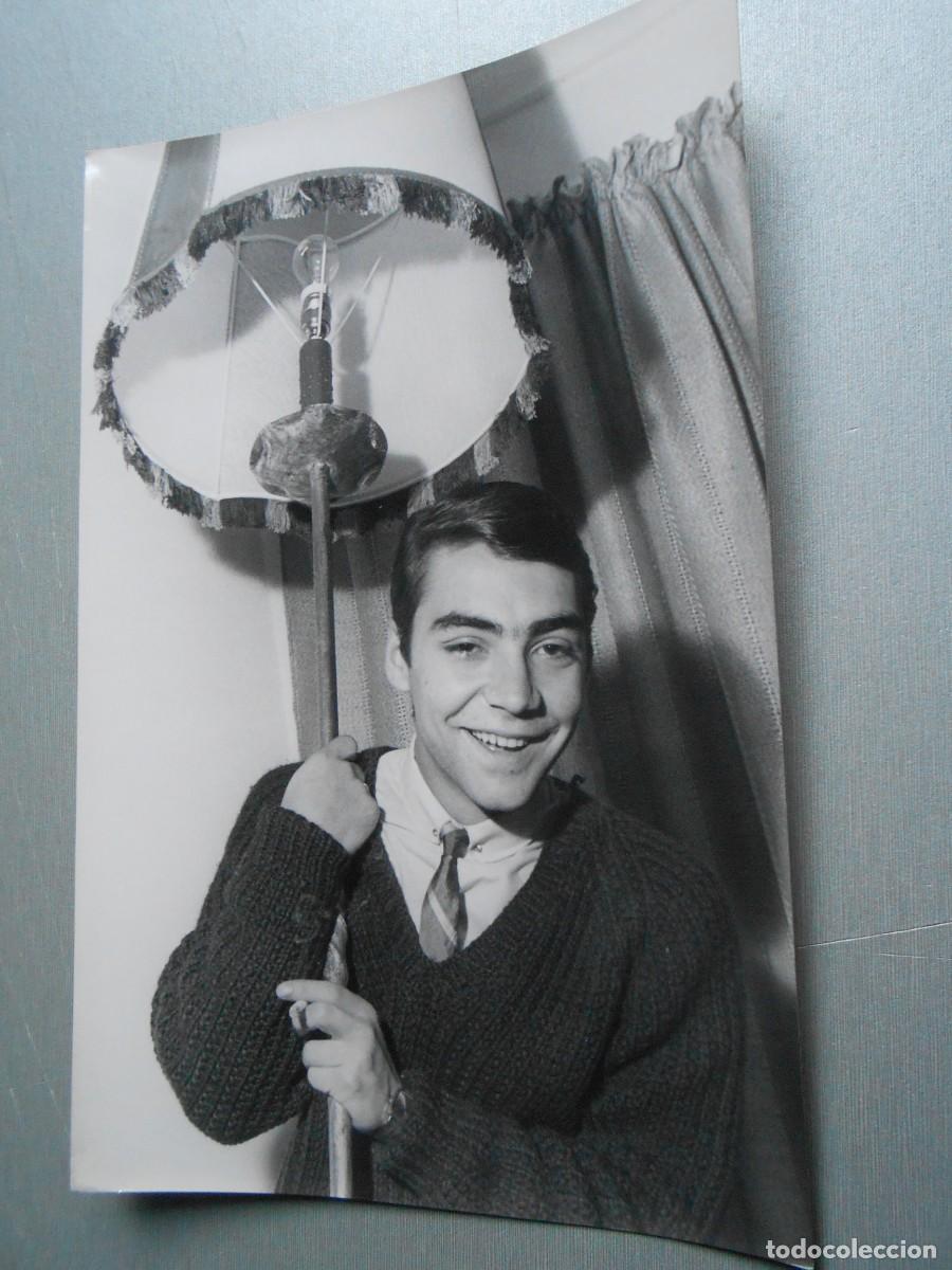 Fotos de cantantes: FOTO de - TONY ESCUDERO - de 11,5 x 18 cms.