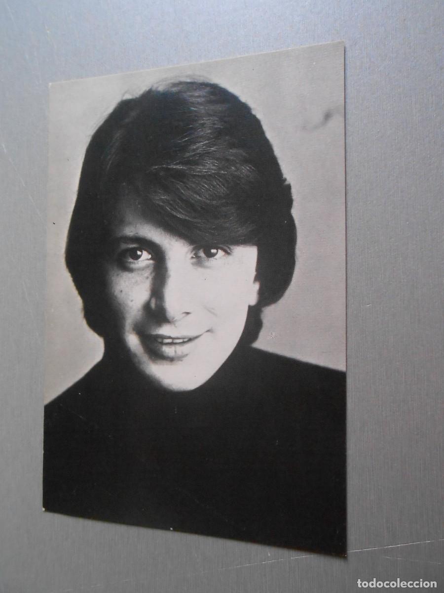 Photos de Chanteurs et Chanteuses: FOTO de - HERV&Eacute; VILARD - de 10,5 x 15,5 cms.