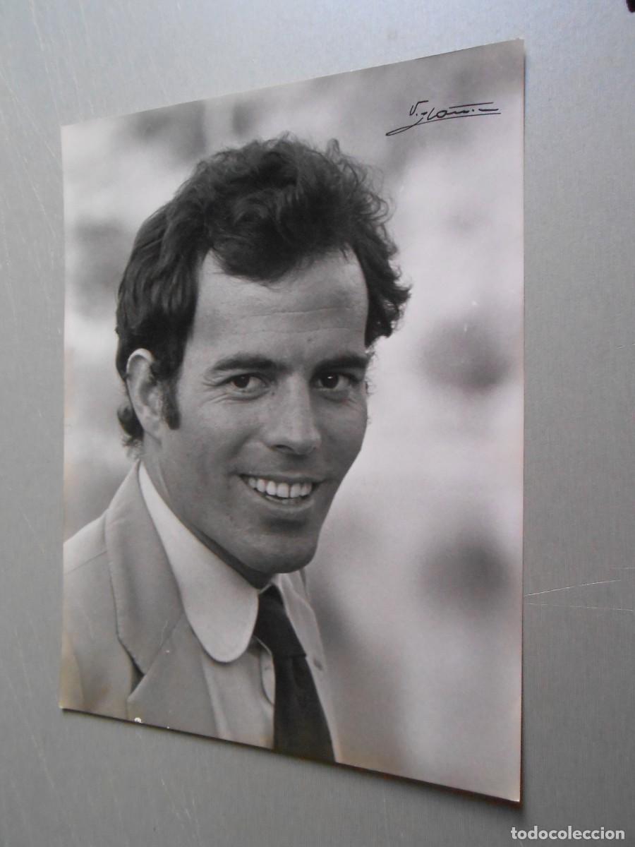 Fotos de cantantes: FOTO de - JULIO IGLESIAS - de 18 x 24 cms.