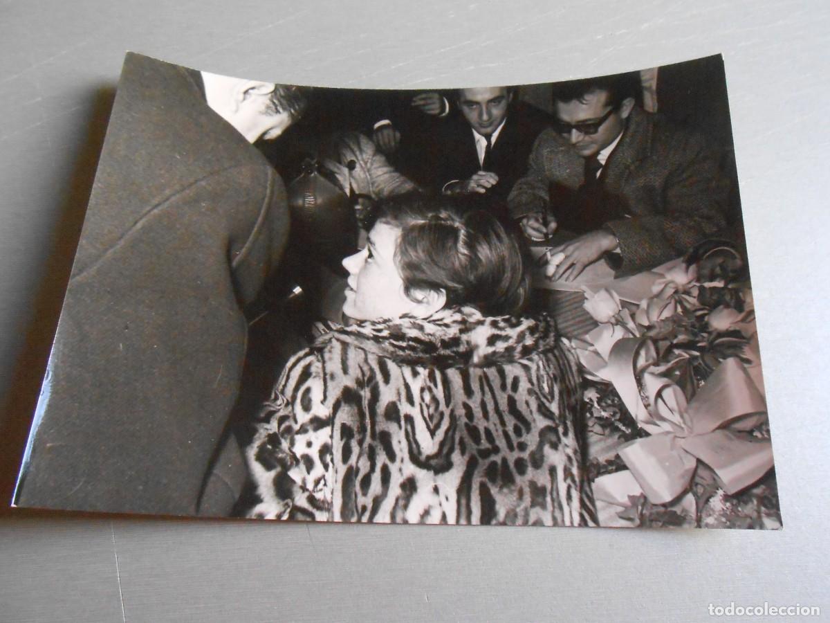 Fotos de cantantes: FOTO de - RITA PAVONE - de 18 x 13 cms.