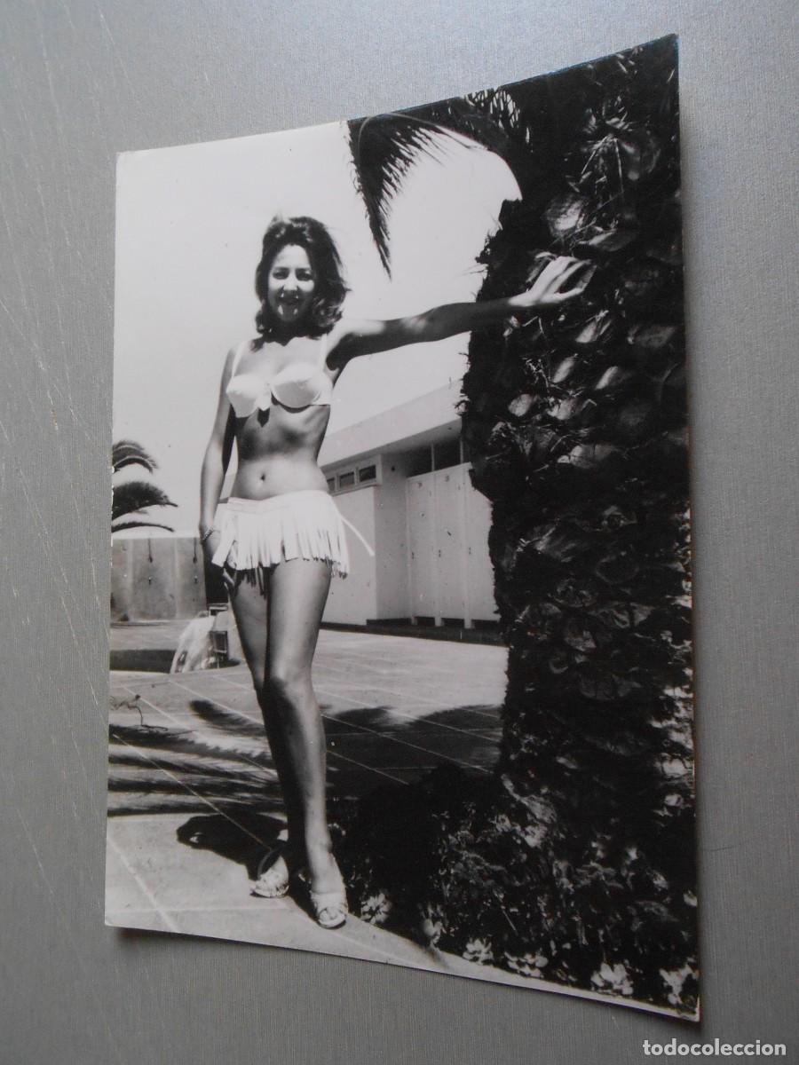 Fotos de cantantes: FOTO de - C&Eacute;CILE DEVILE - de 13 x 18 cms.