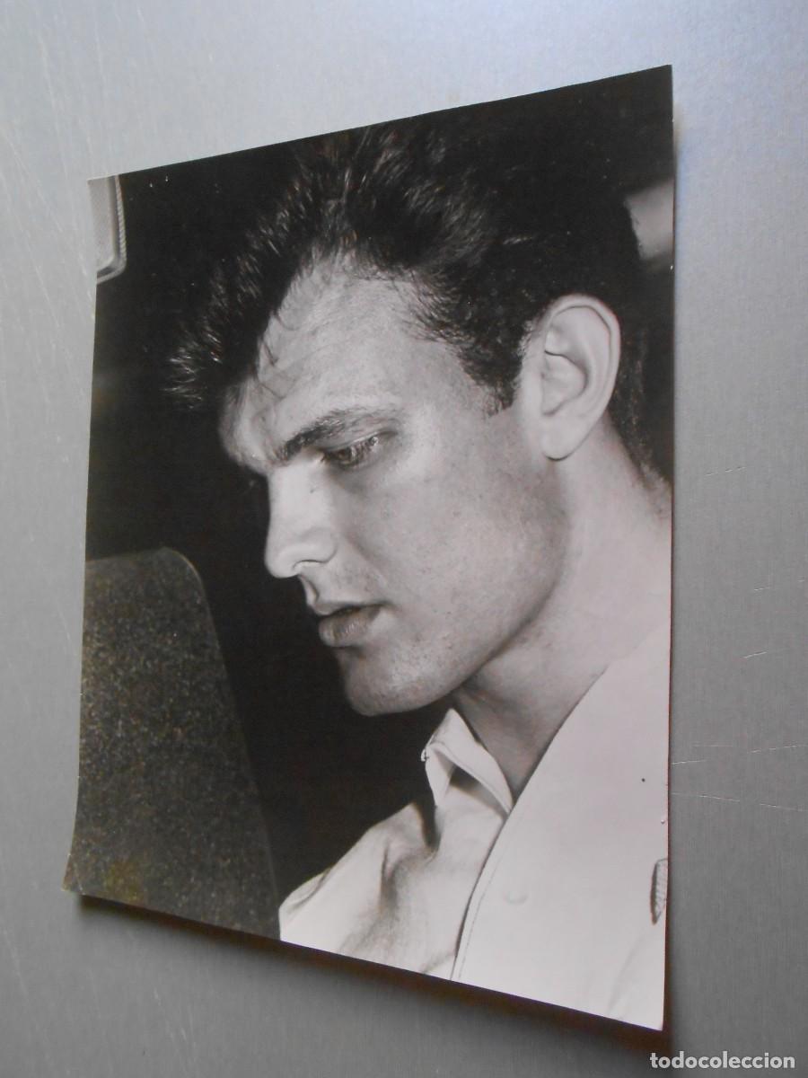 Fotos de cantantes: FOTO de - TOMMY ROE - de 18,5 x 23,5 cms.