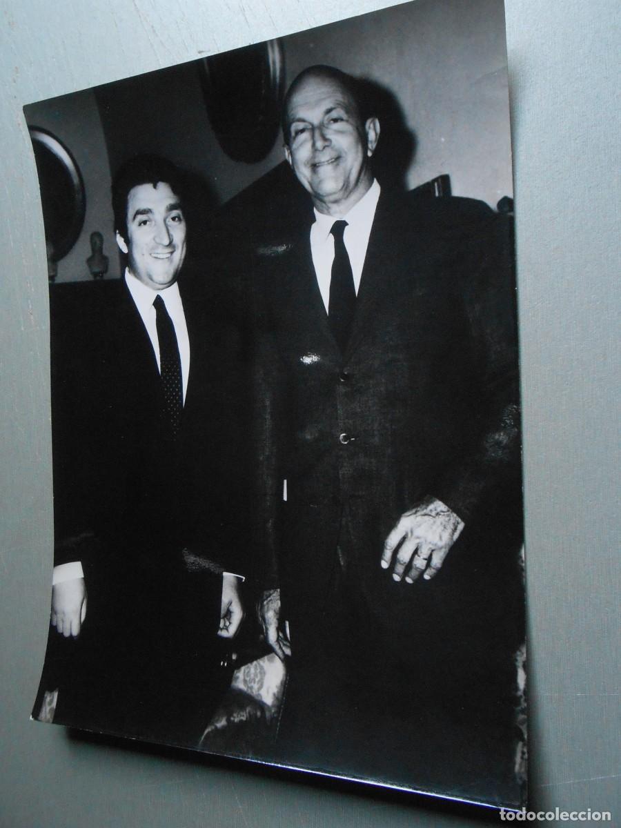 Fotos de cantantes: FOTO de - TONY DALLARA con HUMBERTO DE SABOYA - de 18 x 24 cms.