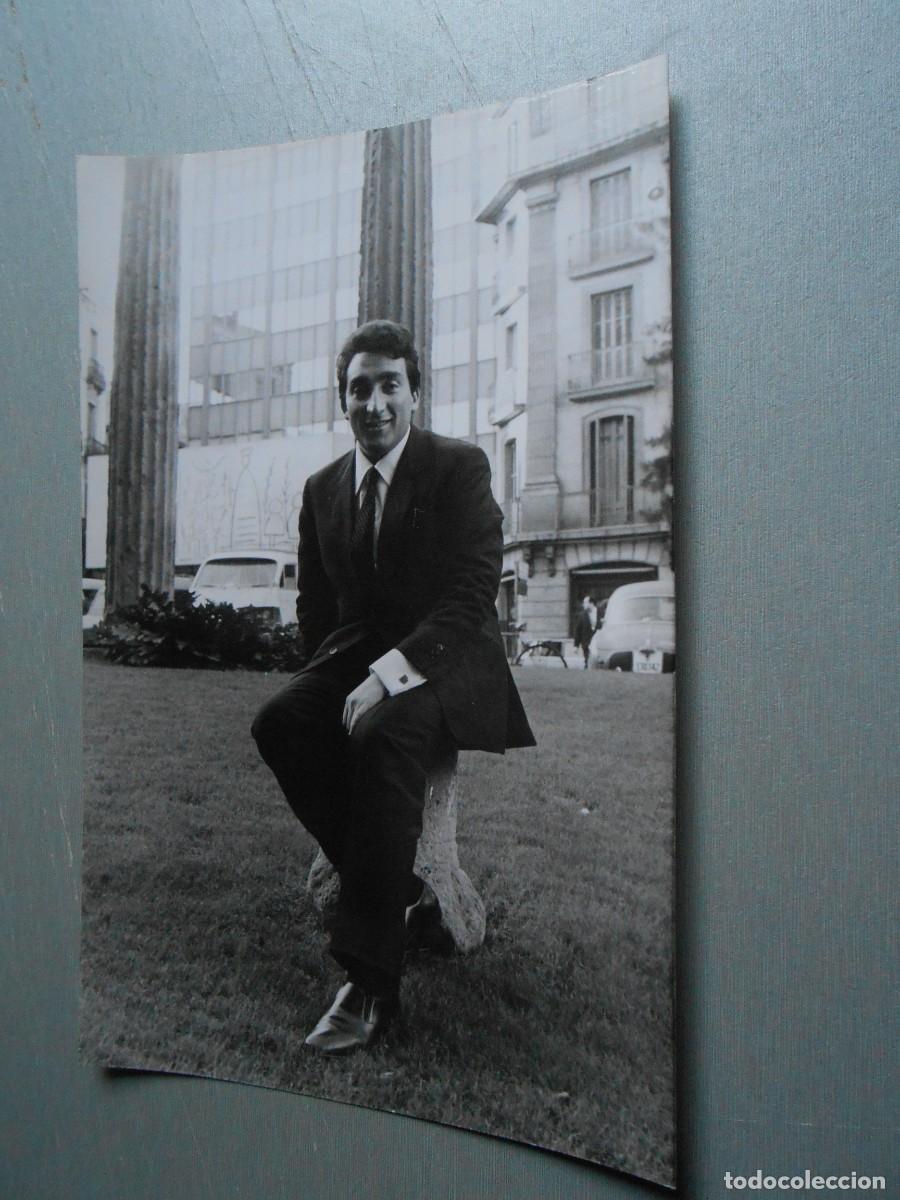 Fotos de cantantes: FOTO de - TONY DALLARA - de 12 x 18 cms.