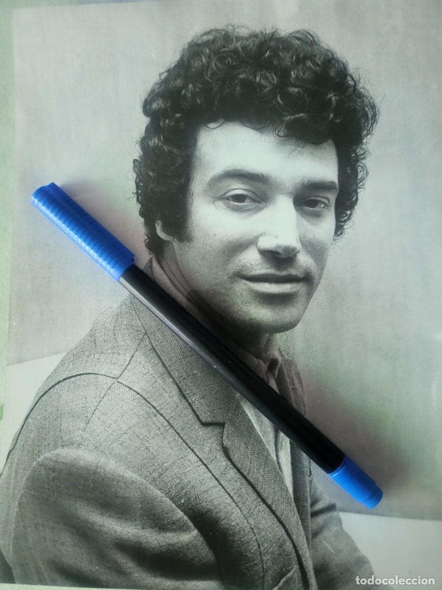 Fotos de cantantes: Pablo del Rio fotograf&iacute;a original de archivo de revista Argentina 18 &times; 24 ctms...