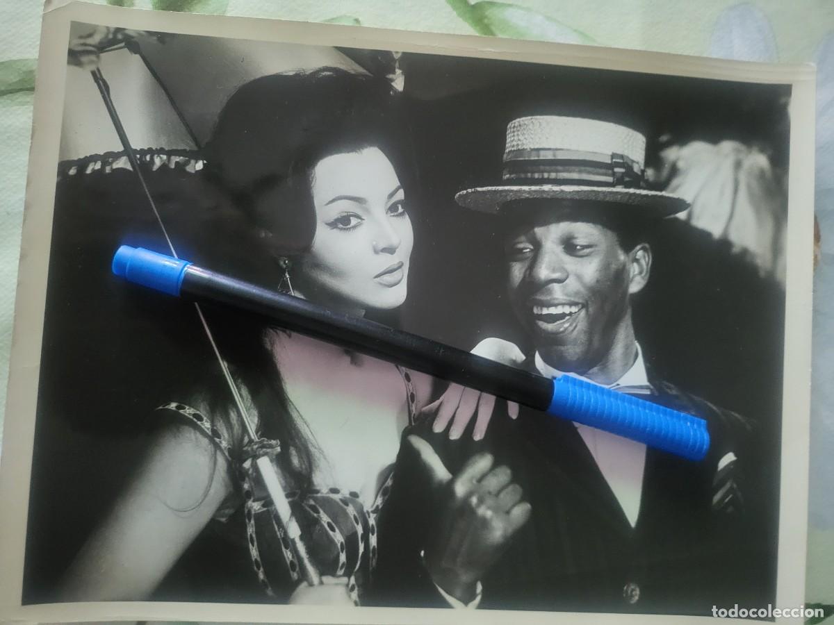 Fotos de cantantes: Sara Montiel fotograf&iacute;a original de archivo revista Argentina 18 &times; 24 ctms...