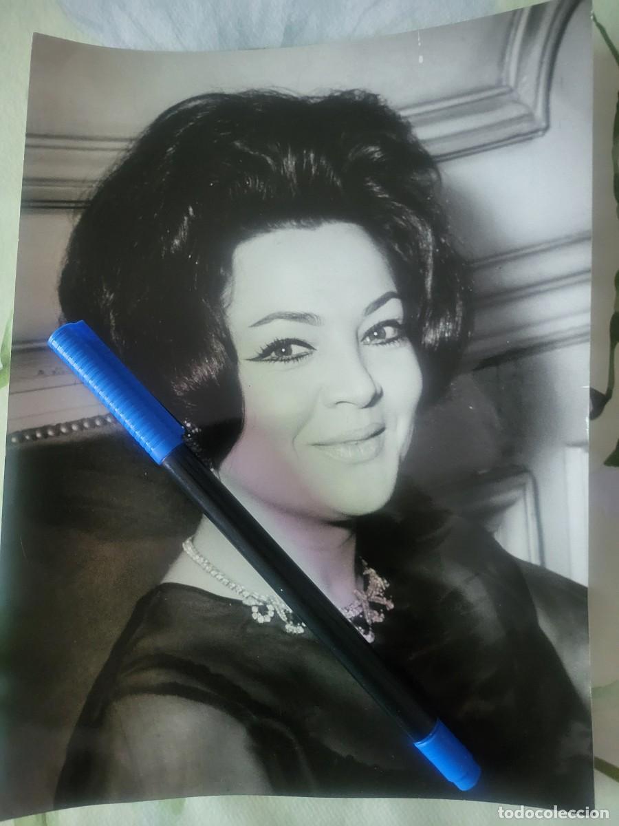 Fotos de cantantes: Sara Montiel fotograf&iacute;a de archivo de revista Argentina 18 &times; 24 ctms...