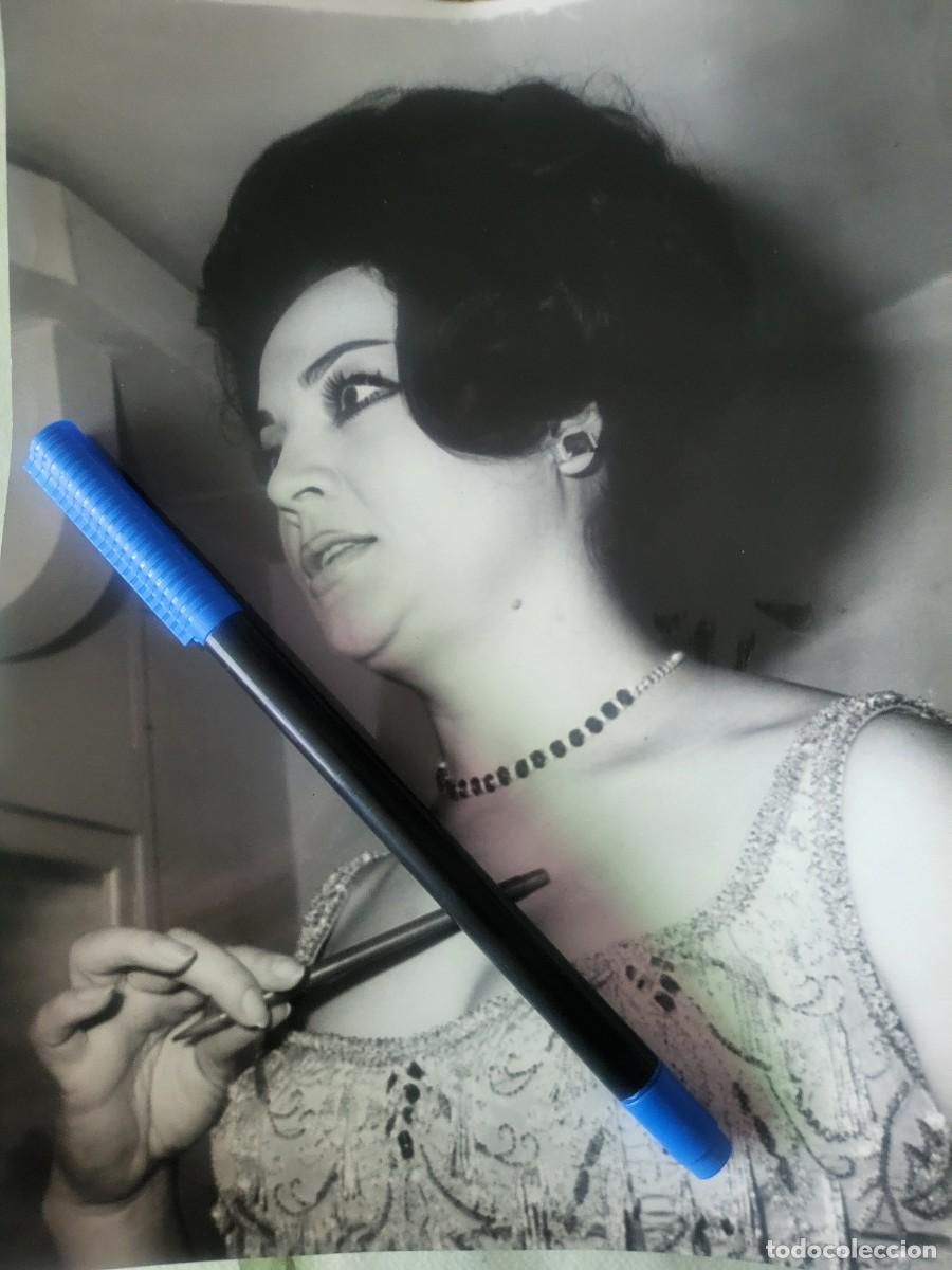 Fotos de cantantes: Sara Montiel fotograf&iacute;a de archivo de revista Argentina 18 &times; 24 ctms...