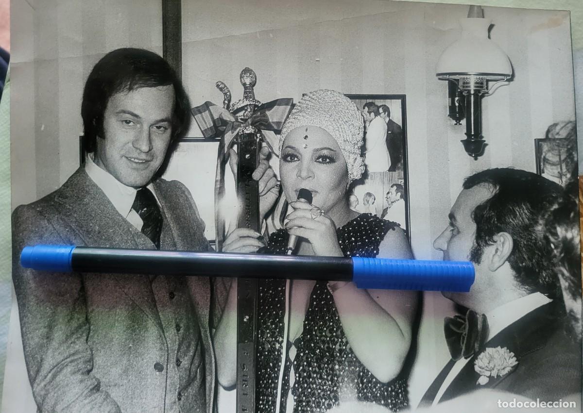 Fotos de cantantes: Sara Montiel fotograf&iacute;a de archivo de revista Espa&ntilde;ola 18 &times; 24 ctms...