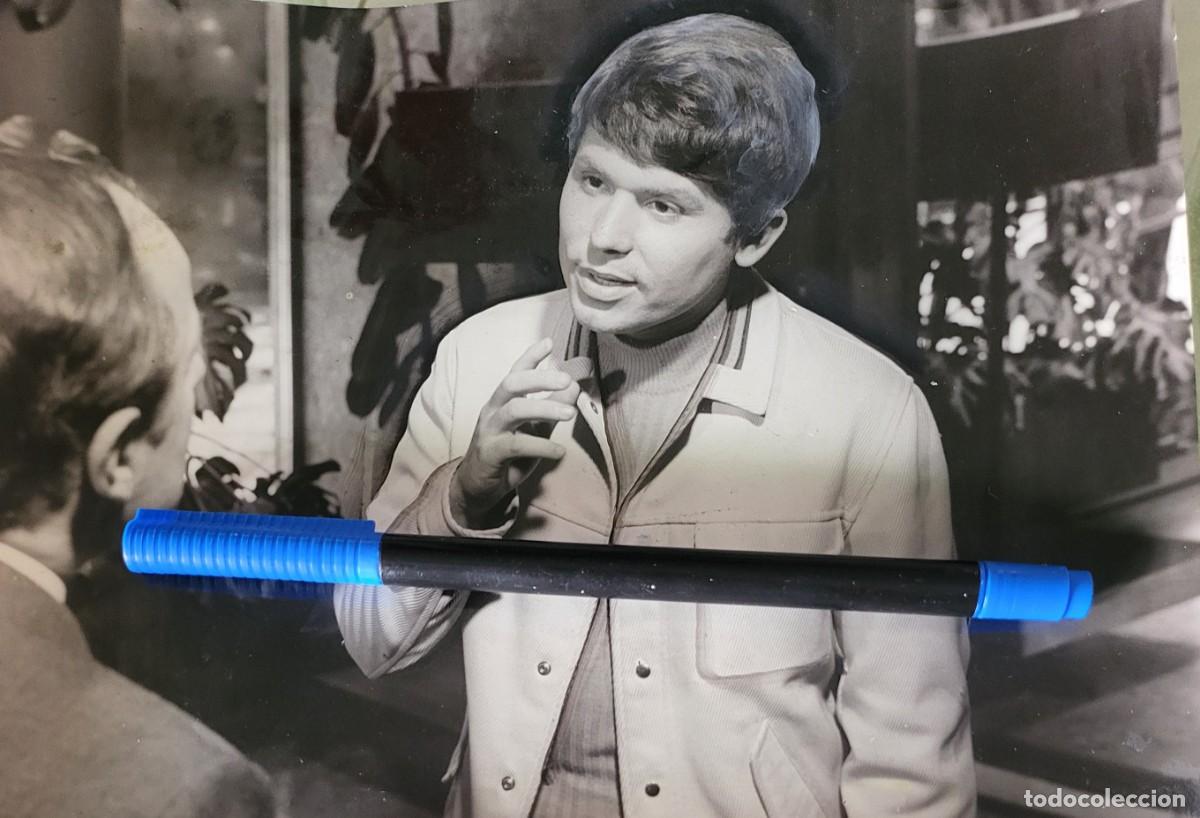 Fotos de cantantes: Raphael fotograf&iacute;a de archivo de revista Argentina 18 &times; 25 ctms...a&ntilde;o 1968.