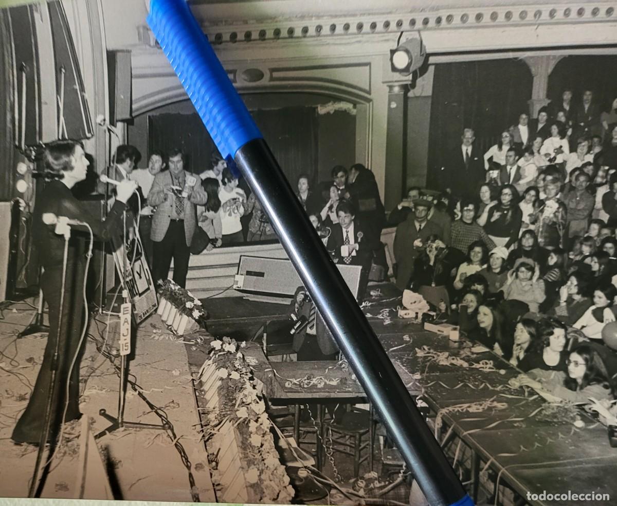 Fotos de cantantes: Raphael fotograf&iacute;a Juan Cid de archivo de revista 15 &times; 20 ctms...a&ntilde;o 1972