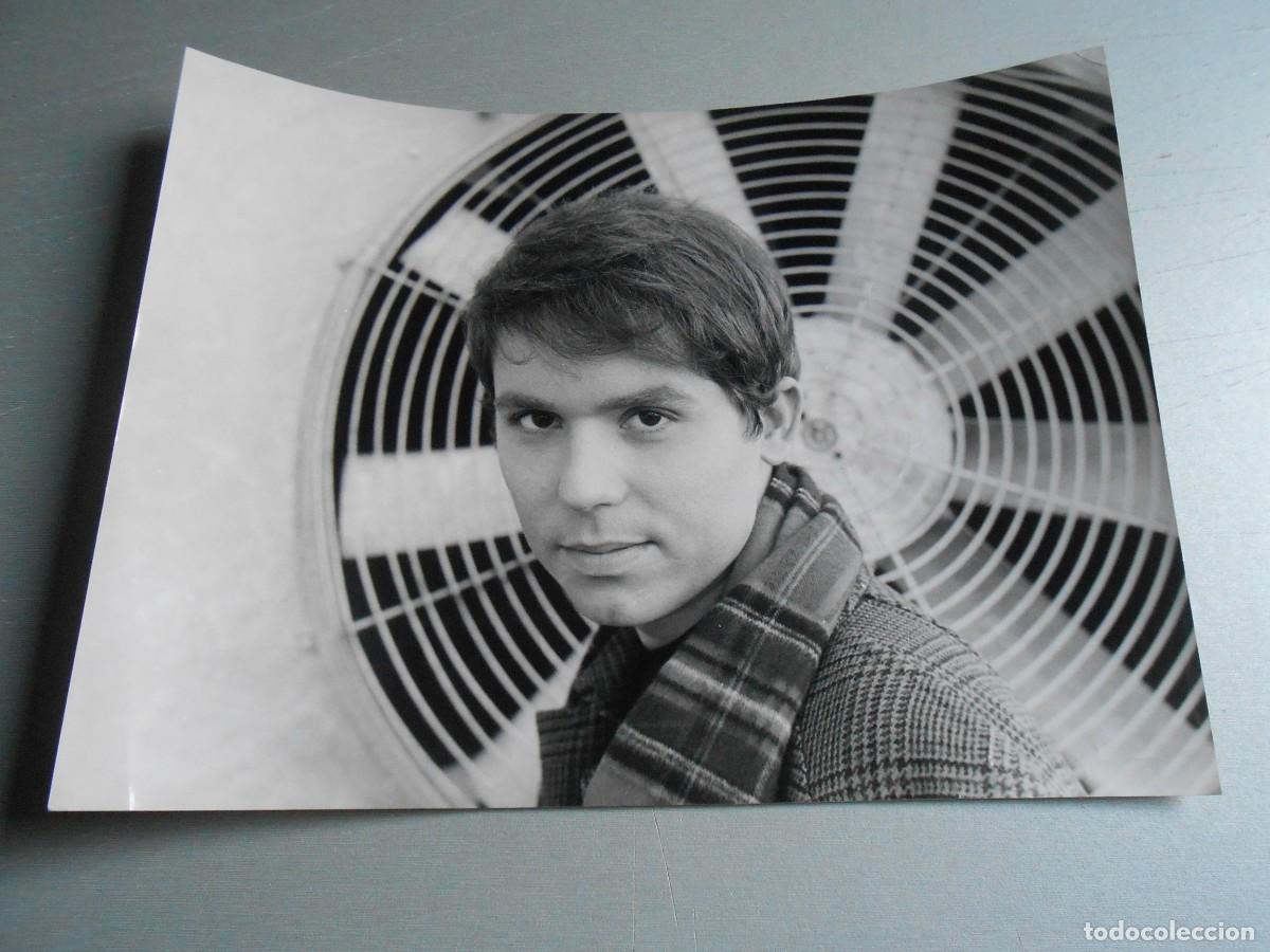 Fotos de cantantes: FOTO de - RAPHAEL - de 24 x 18 cms.