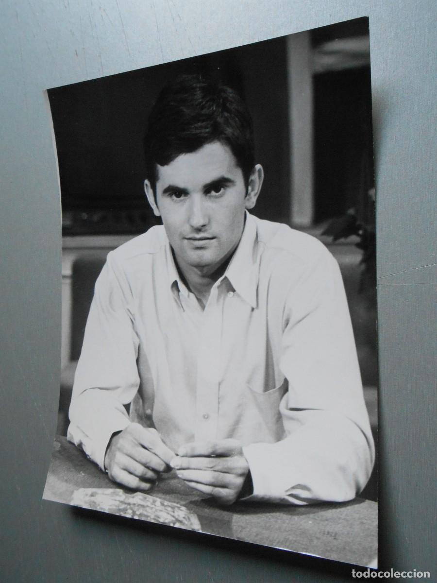 Fotos de cantantes: FOTO de - VICTOR MANUEL - de 18 x 24 cms.