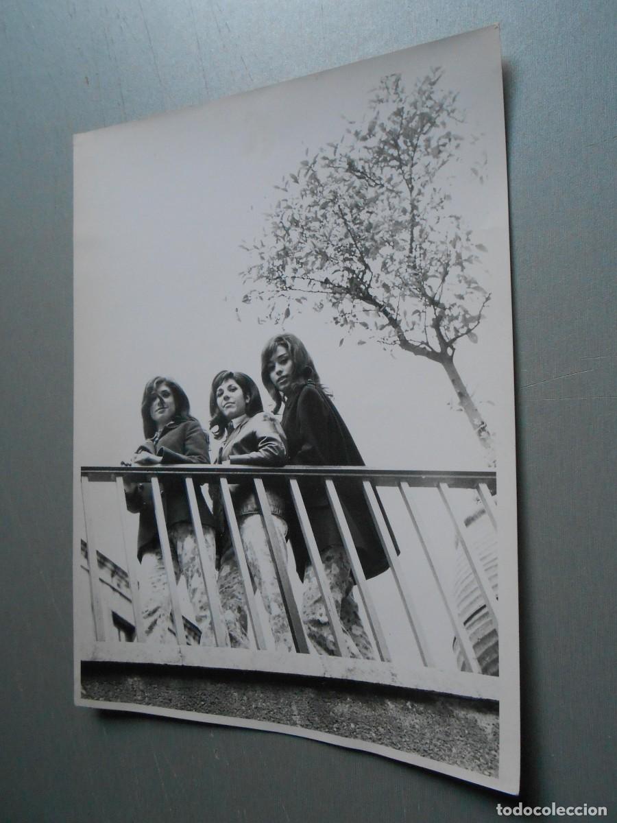 Fotos de cantantes: FOTO de - ELLAS - de 18 x 24 cms.