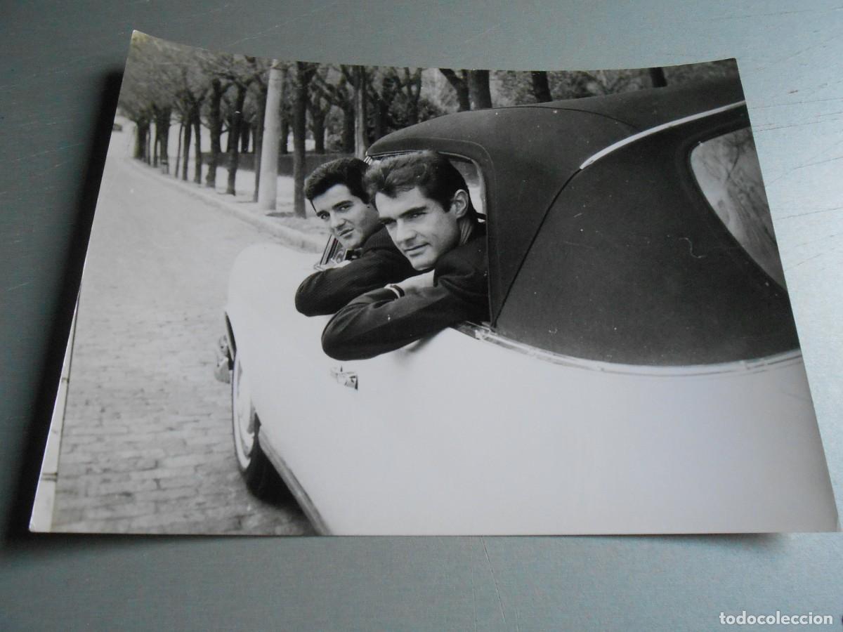 Fotos de cantantes: FOTO de - DUO DINAMICO - de 24 x 18 cms.