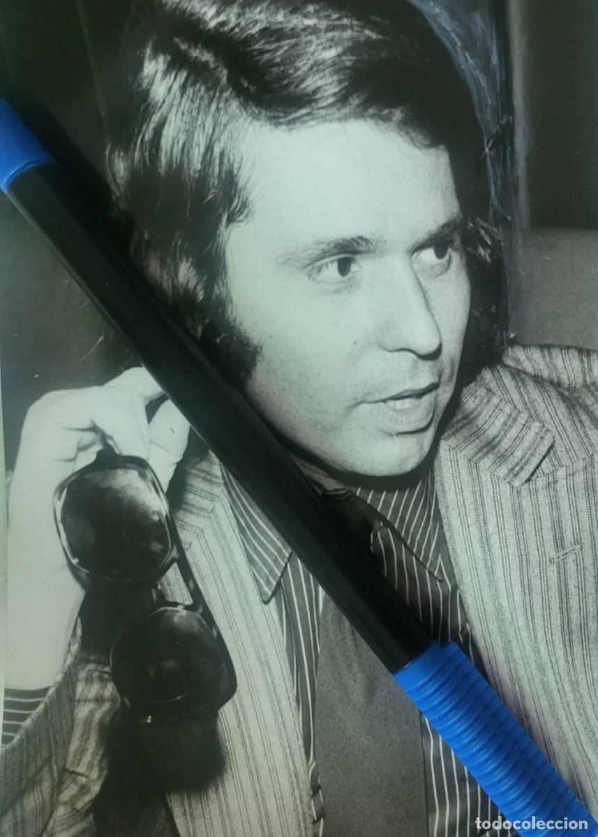 Fotos de cantantes: Raphael fotograf&iacute;a de archivo de revista 13 &times; 18 ctms...