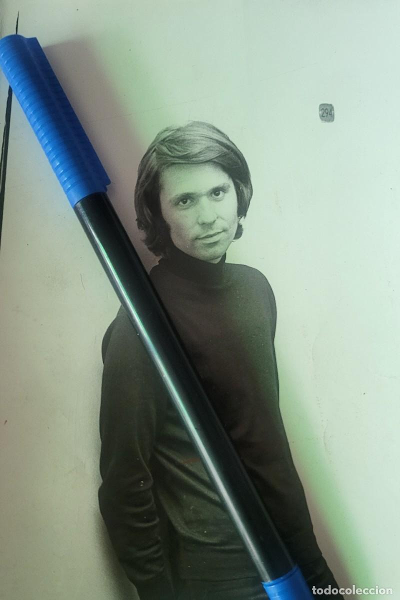 Fotos de cantantes: Raphael fotograf&iacute;a de archivo de revista 13 &times; 18 ctms...
