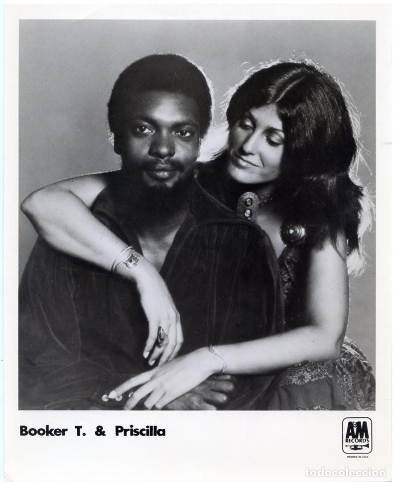 Fotos de cantantes: BOOKE T. JONES & PRISCILA. Foto original USA.