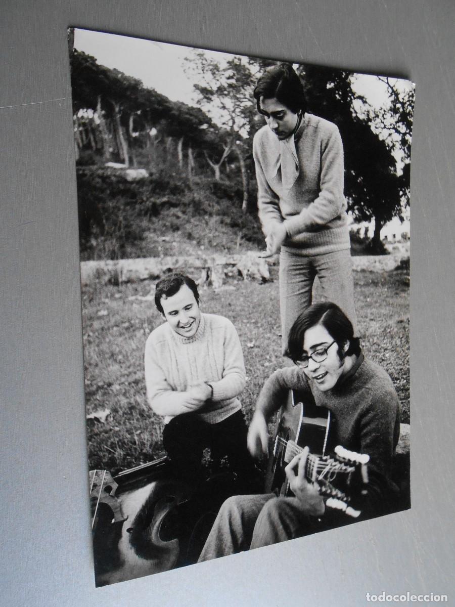 Fotos de cantantes: FOTO de - DOS + UN - de 18 x 24 cms.