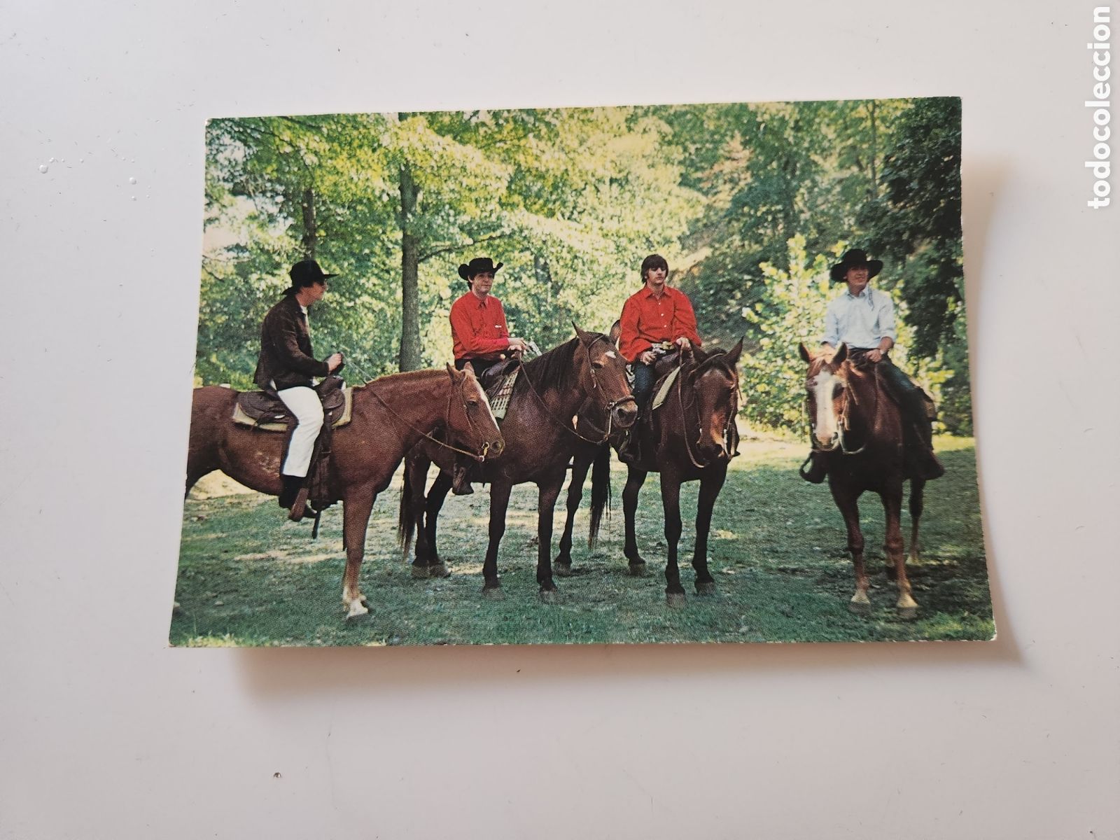 Fotos de cantantes: POSTAL THE BEATLES A CABALLO. CIRCULADA. A&Ntilde;O 1965. Oscarcolor.