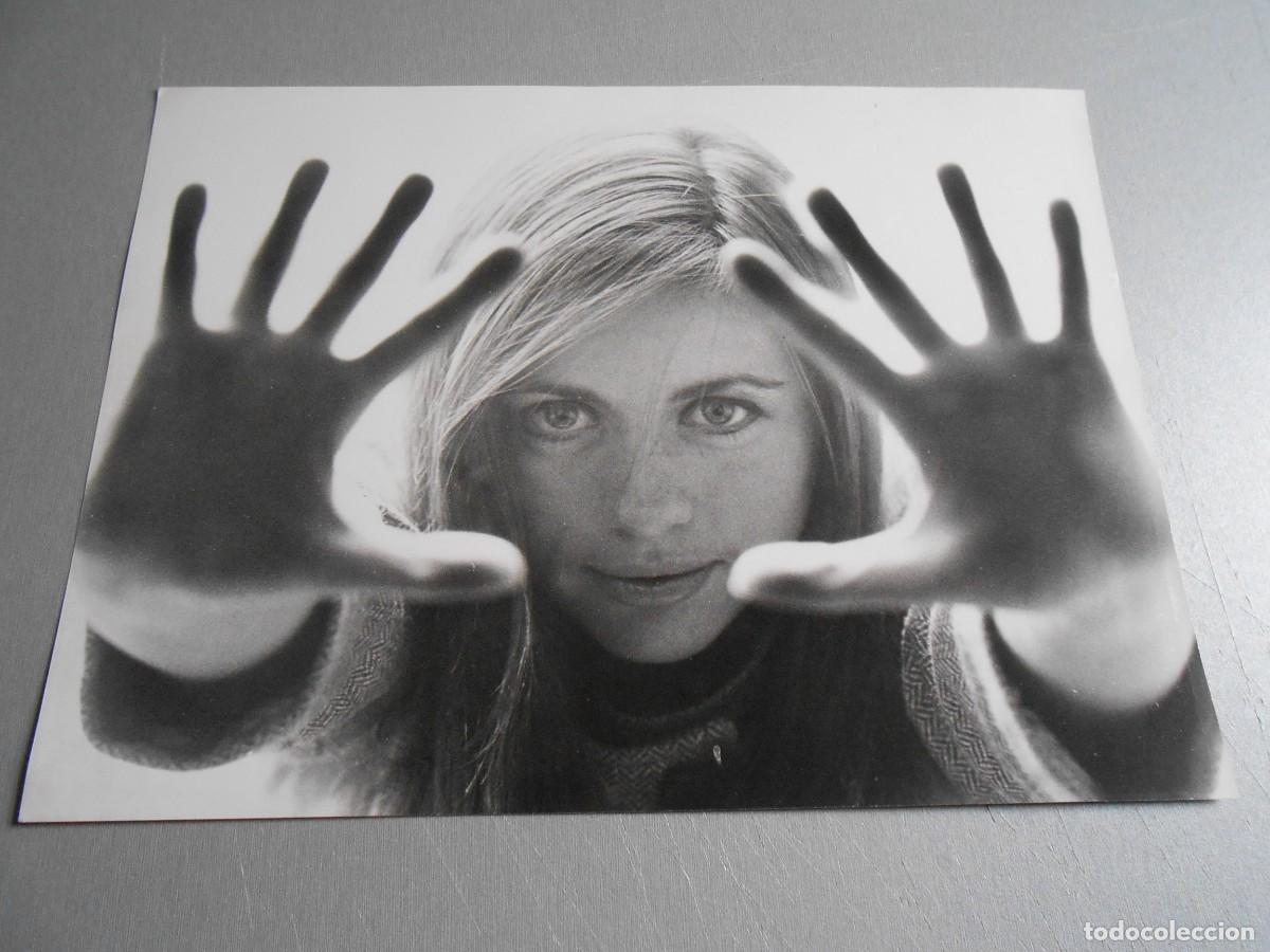 Fotos de cantantes: FOTO de - MARI TRINI - de 24 x 18 cms.