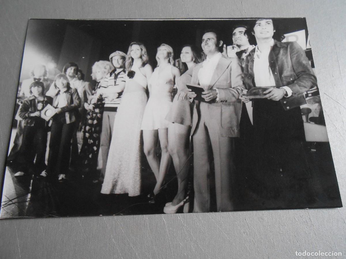 Fotos de cantantes: FOTO de - MANOLO ESCOBAR, DANIEL BOONE, LOS MISMOS, ANDRES DO BARRO - de 18 x 12 cms.