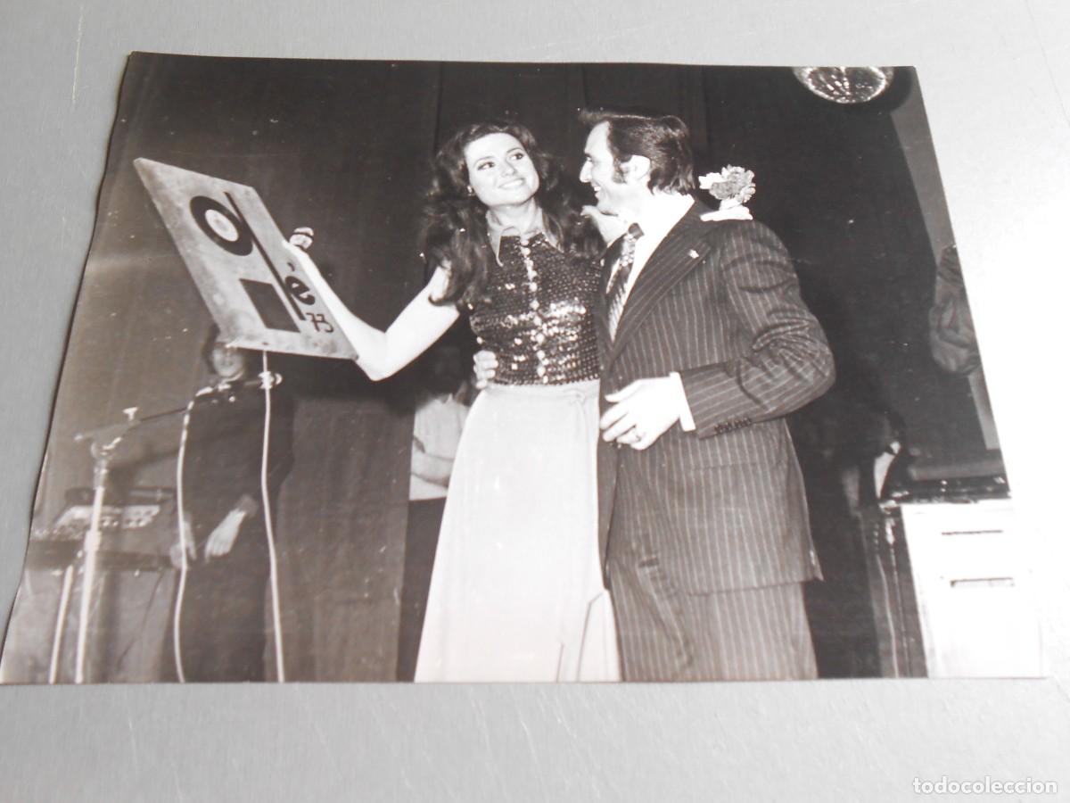 Fotos de cantantes: FOTO de - MANOLO ESCOBAR con GIGLIOLA CINQUETTI ?? - de 24 x 18 cms.