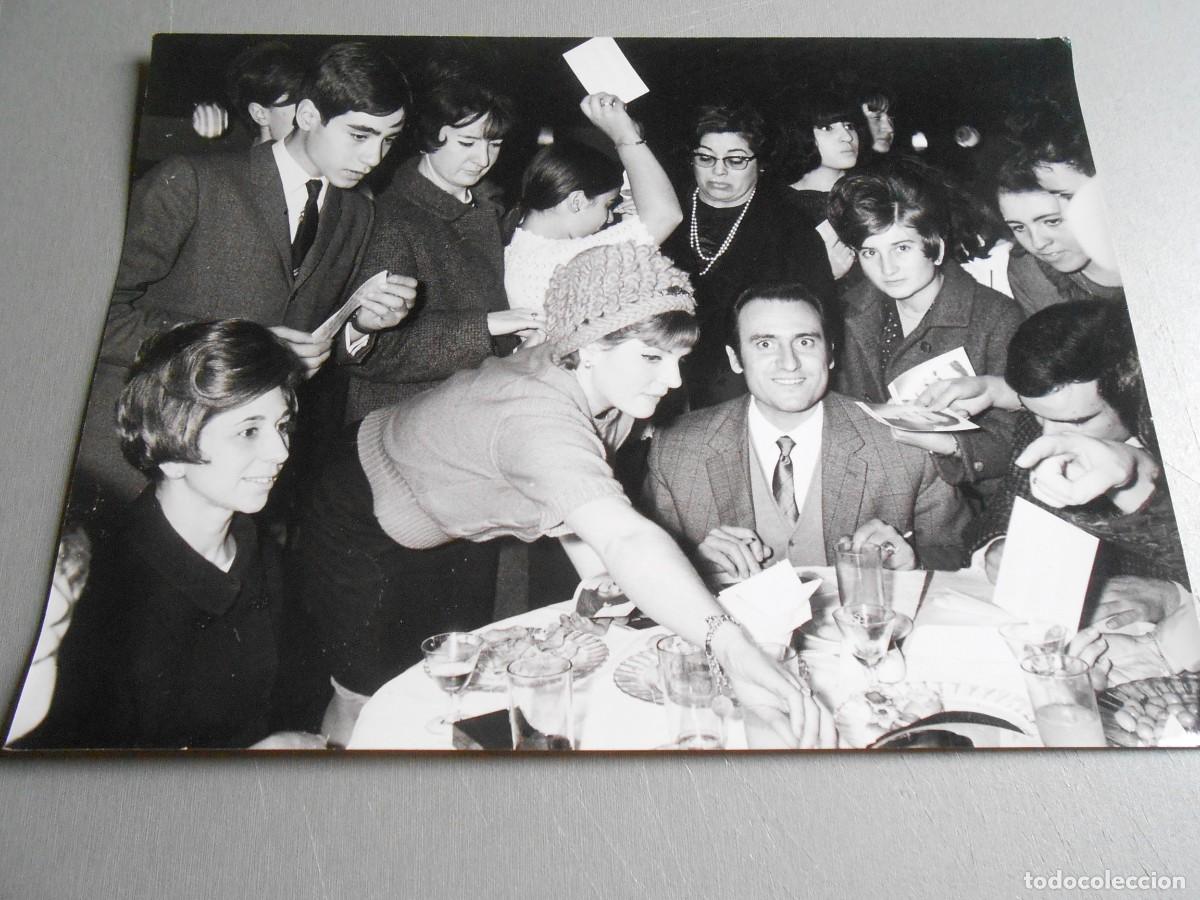 Fotos de cantantes: FOTO de - MANOLO ESCOBAR - de 24 x 18 cms.