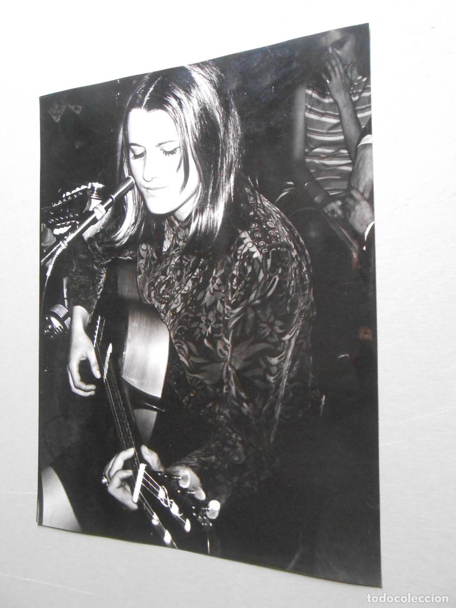 Fotos de cantantes: FOTO de - MARIA OSTIZ - de 18 x 24 cms.