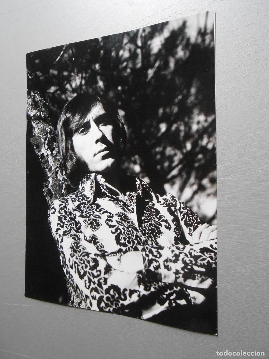 Fotos de cantantes: FOTO de - JULIAN GRANADOS - de 18 x 24 cms.